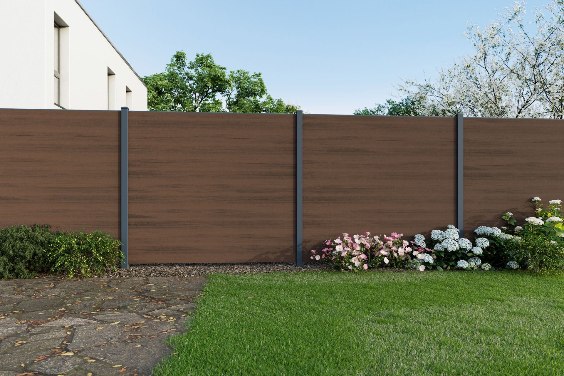WPC Sichtschutzzaun Walnuss im Garten