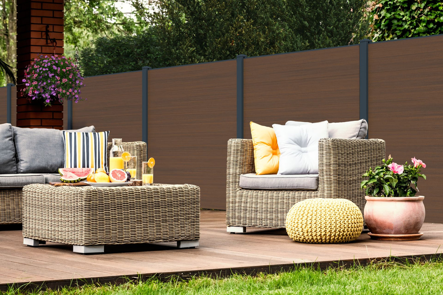WPC Sichtschutzzaun Walnuss Terrasse